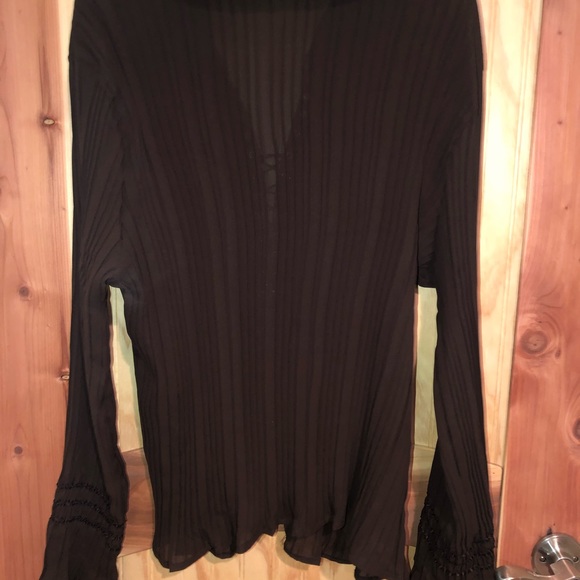 Lace up Pleated blouse - Picture 2 of 2